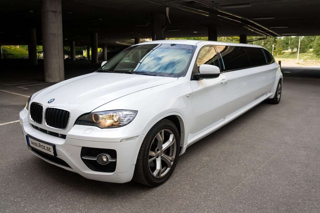 Q. What is the best way to get from cab to LaGuardia airport?