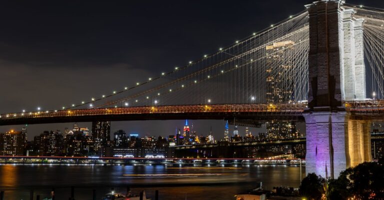 Q. How do I book a shuttle service from Newark Airport to Manhattan?