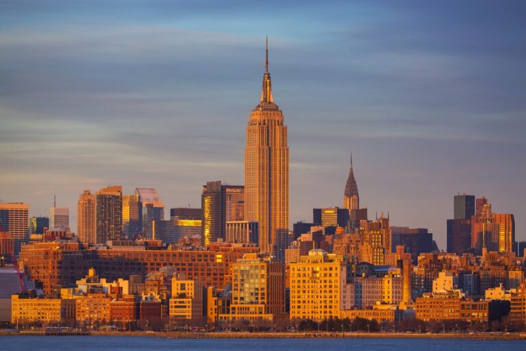 Q. How far is it from LaGuardia Airport to Newark Airport?