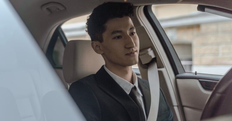 Q. What types of vehicles are available for Zurich Airport limousine service?