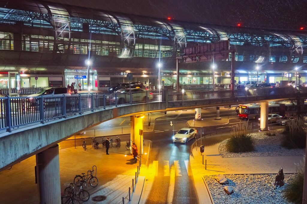 Car service Newark to NYC — EWR arrivals terminal at night